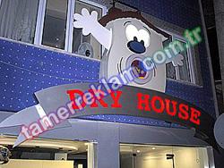Dry House Hareketli Cephe Reklamı