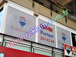 Remax Partner One Way Vision Cam Kaplamas