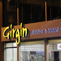 Girgin Piyano ve Sanat Galerisi Cephe Tabelas