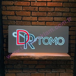 Dr. Tomo iç mekan Işıklı Doktor tabelası