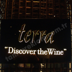 Terra Discover the wine sponsor iç mekan Led tabela