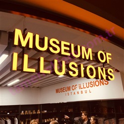  Museum of Illusions 