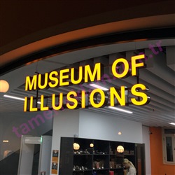 Museum of Illusions Pleksi Kutu Harf