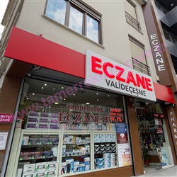 Eczane Cephe Tabelas, Valideeme Eczanesi